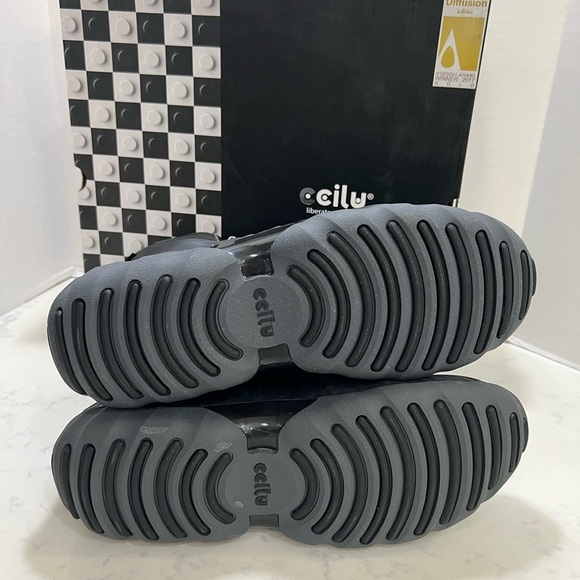 Ecilu Black Lace-Up Boots - Picture 11 of 12